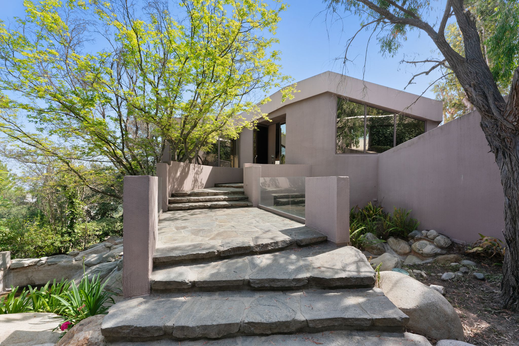 13335 Mulholland Dr-5